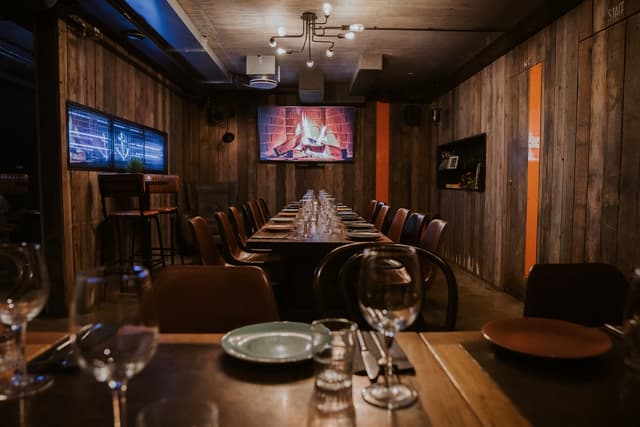 Forréttabarinn Frakkastíg - Forréttinda Kjallarinn