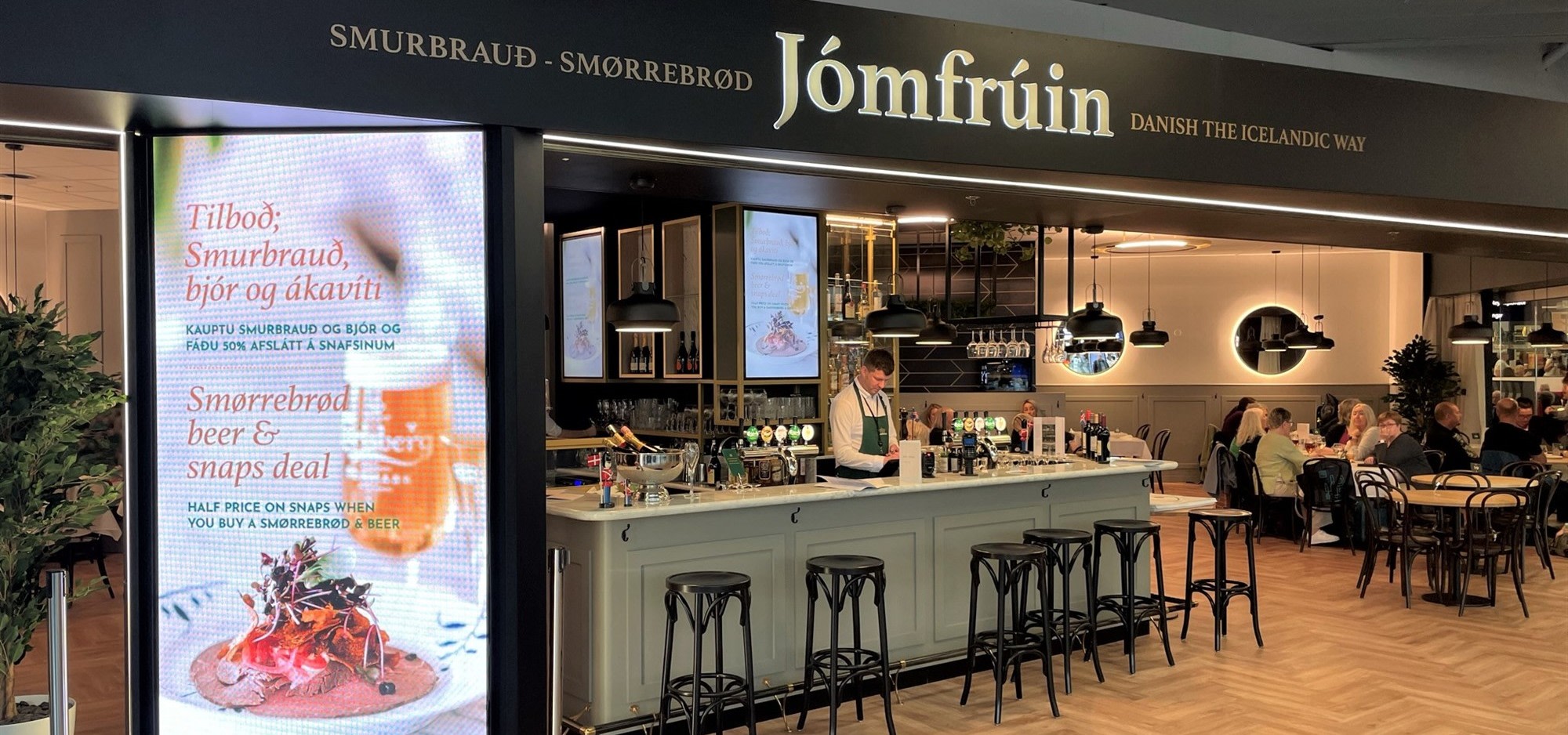 Jómfrúin Keflavíkurflugvelli