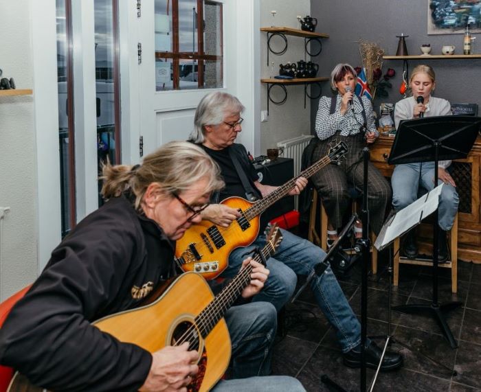 CONCERTS at Eldstó with REMEDÍA